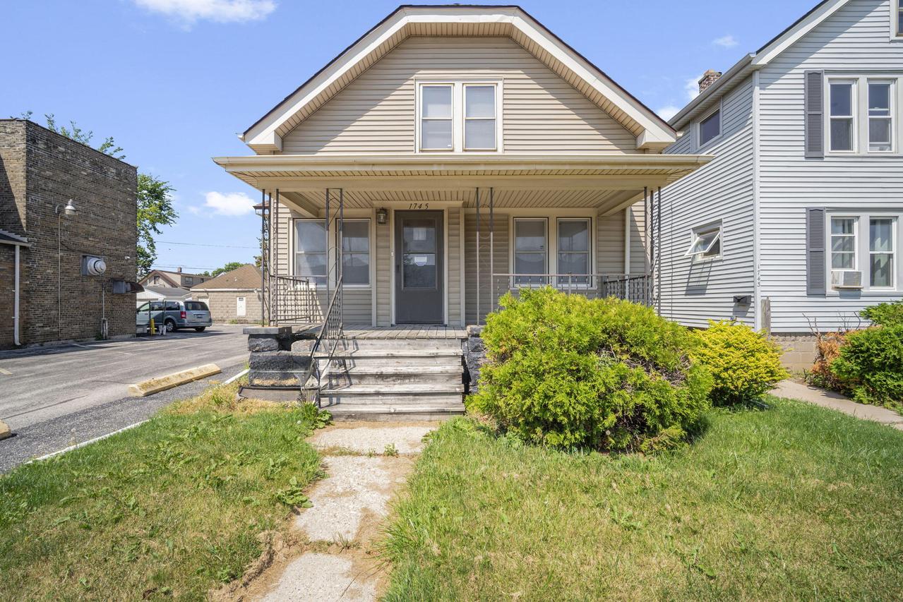 1745 S 68th St, West Allis, WI 53214