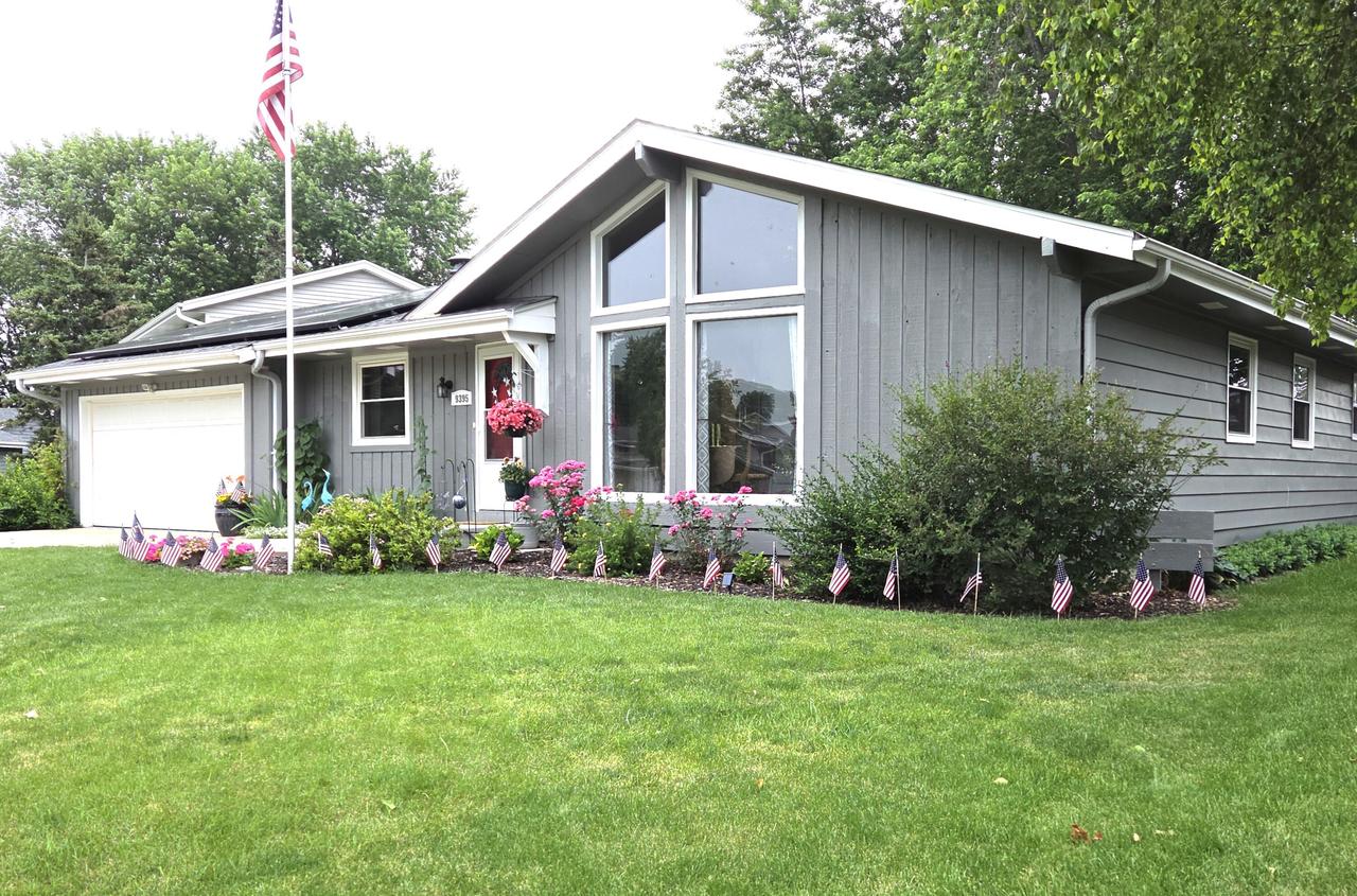 9395 S Burrell St, Oak Creek, WI 53154