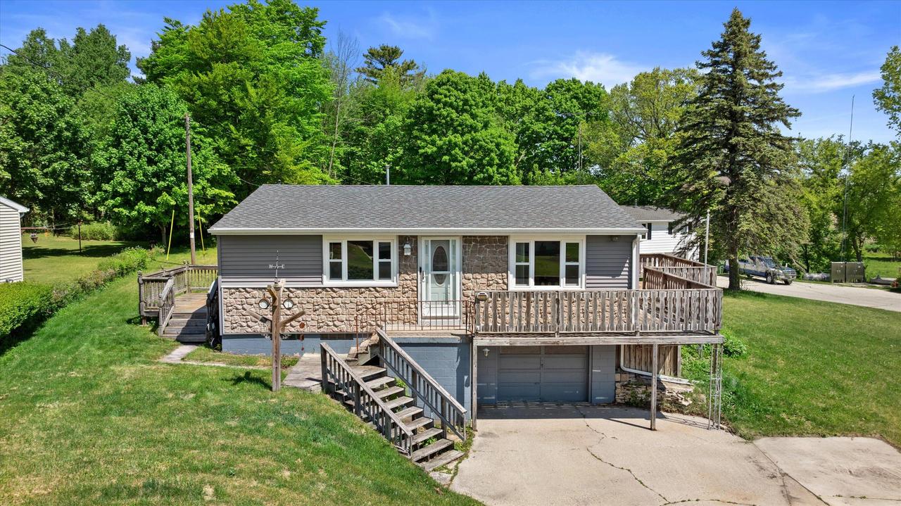 959 Laduron Dr, Mishicot, WI 54228