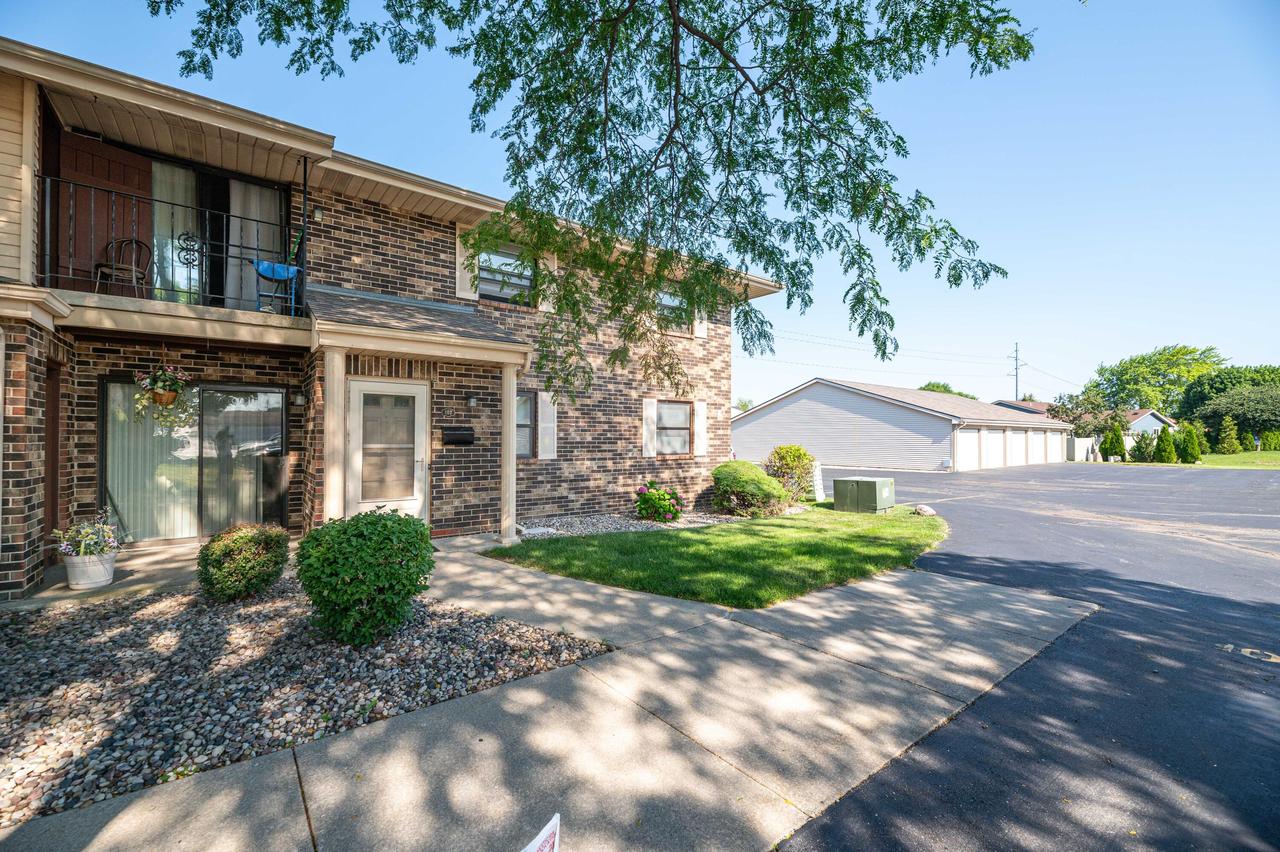 6840 Mariner Dr #102, Mount Pleasant, WI 53406