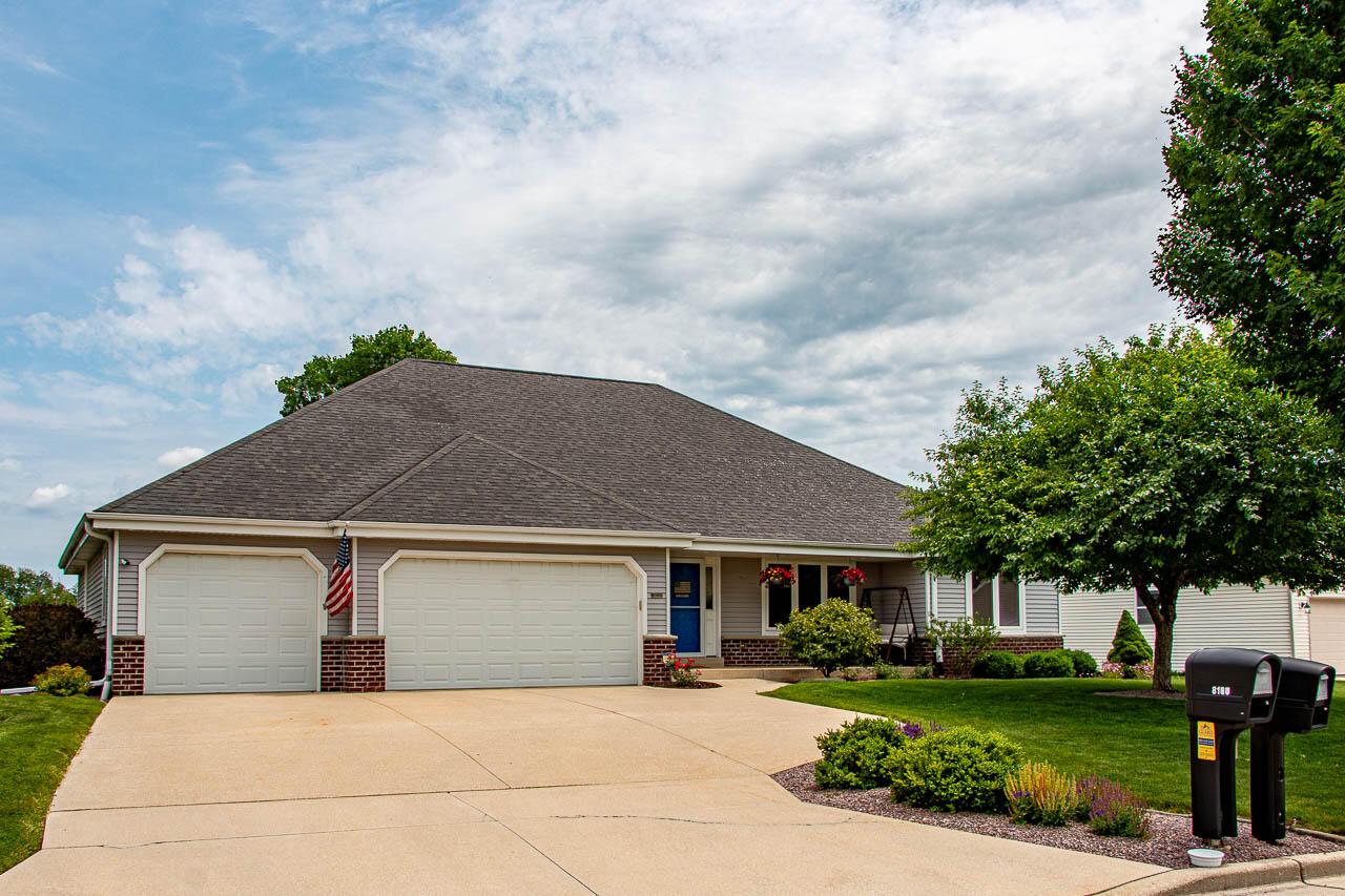 8160 S Lakeview Dr, Franklin, WI 53132