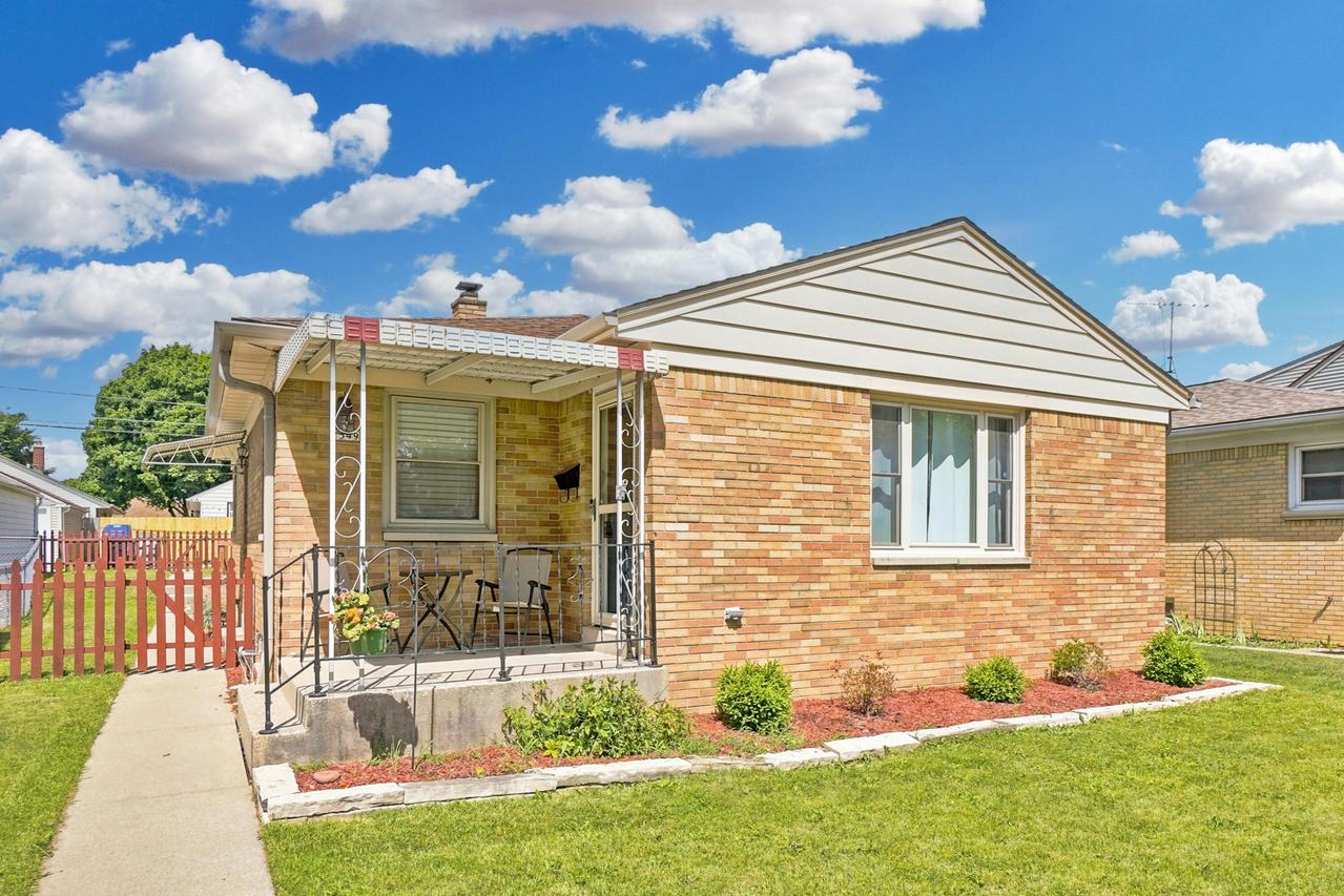 2549 S 63rd St, Milwaukee, WI 53219