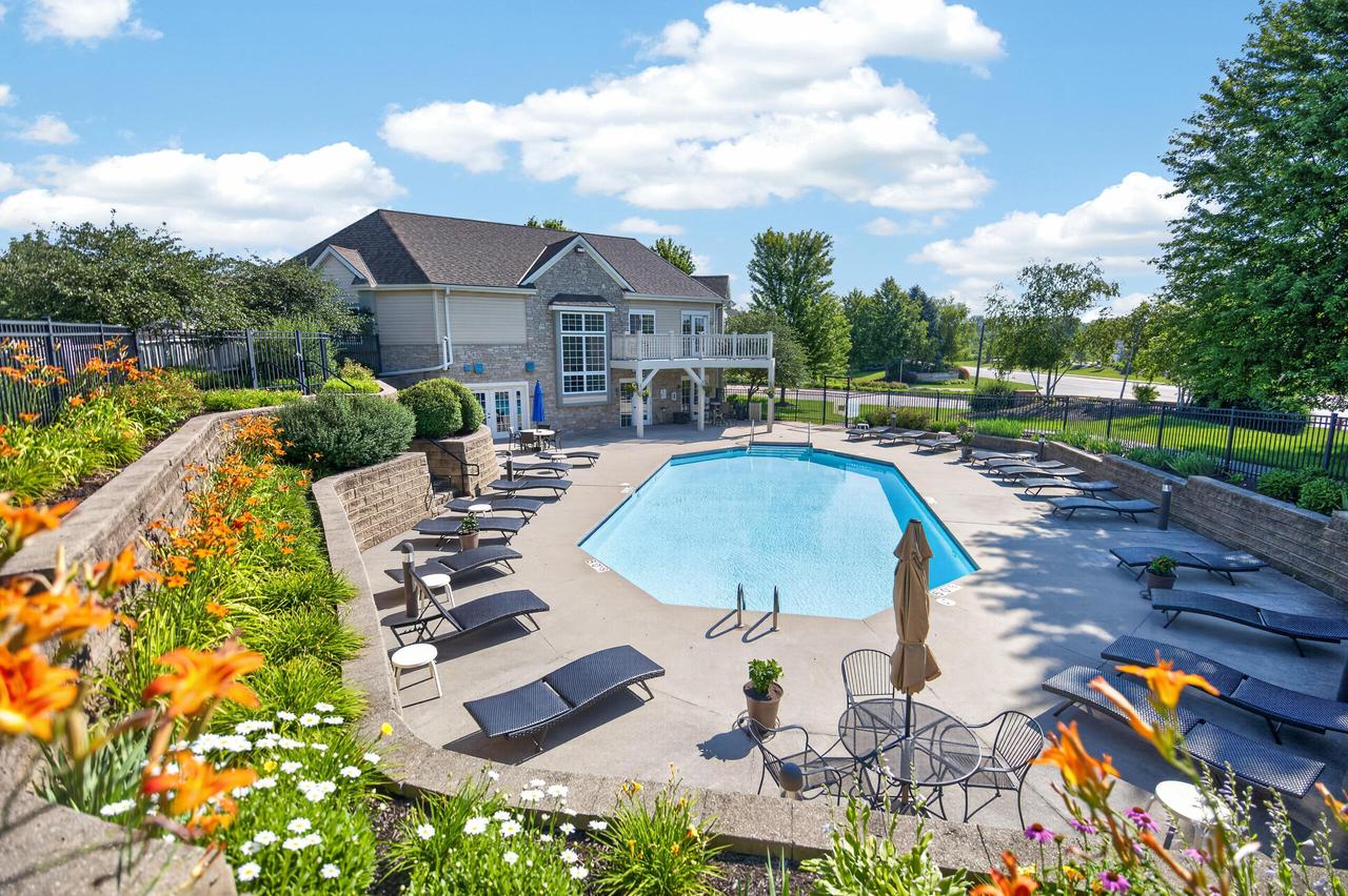 21834 N Weather Edge Cir #G, Lannon, WI 53046