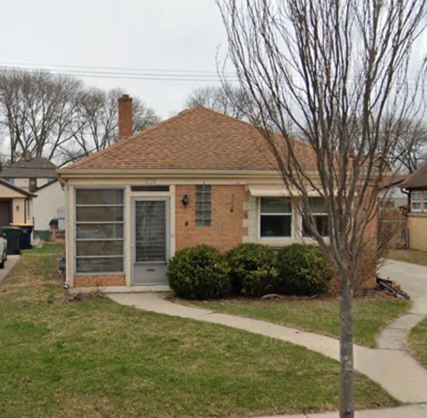 2170 S 80th St, West Allis, WI 53219