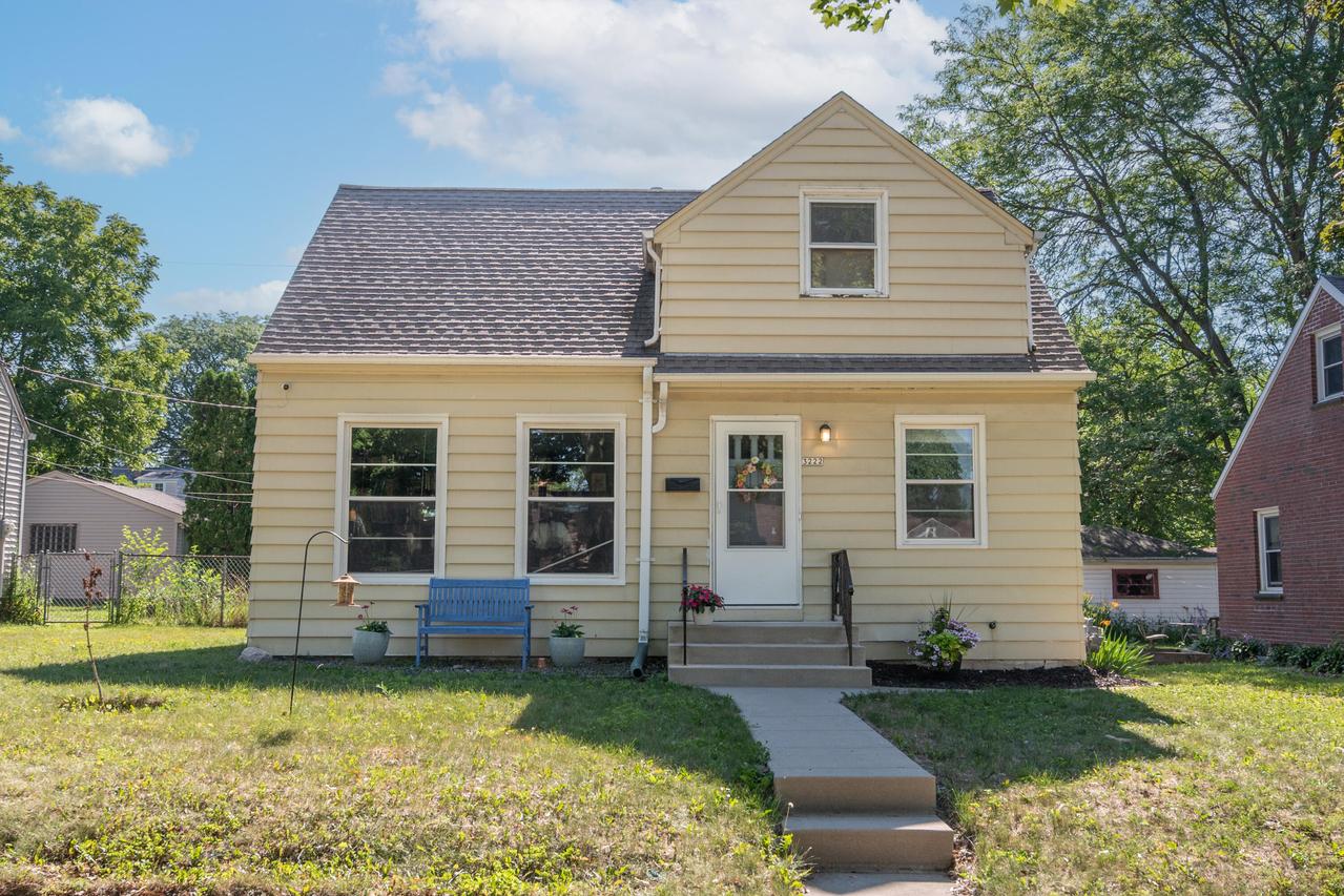 3222 N 82nd St, Milwaukee, WI 53222