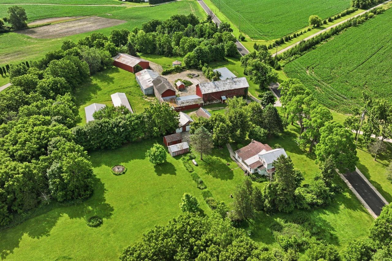 W762 Honey Creek, East Troy, WI 53105
