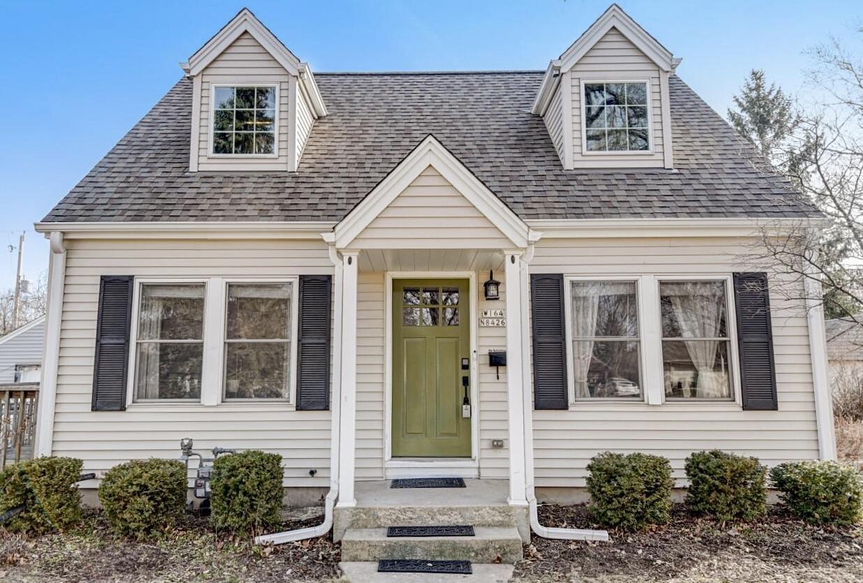 W164N8426 Hiawatha Ave, Menomonee Falls, WI 53051