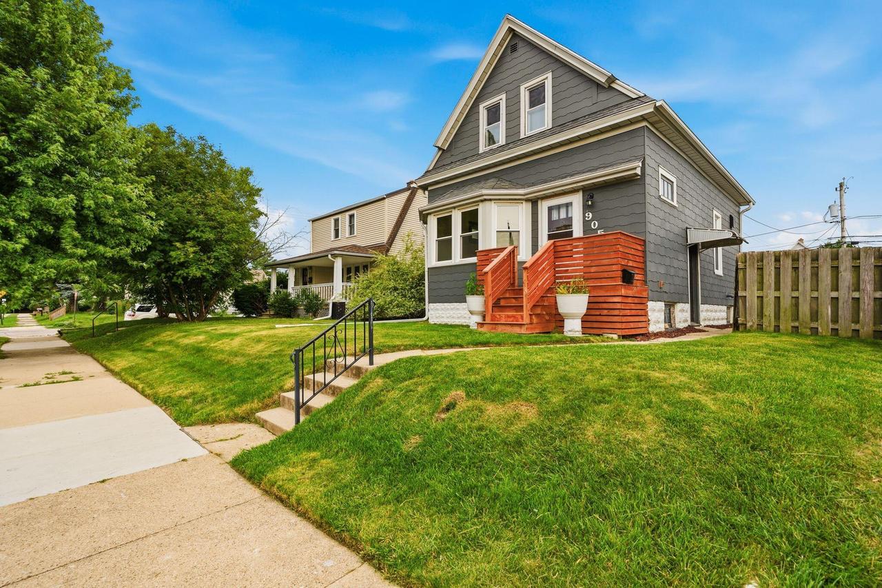 905 Manitoba Ave, South Milwaukee, WI 53172