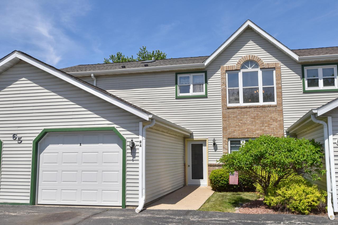 65 Stacy Lynn Ln #B, Hartford, WI 53027