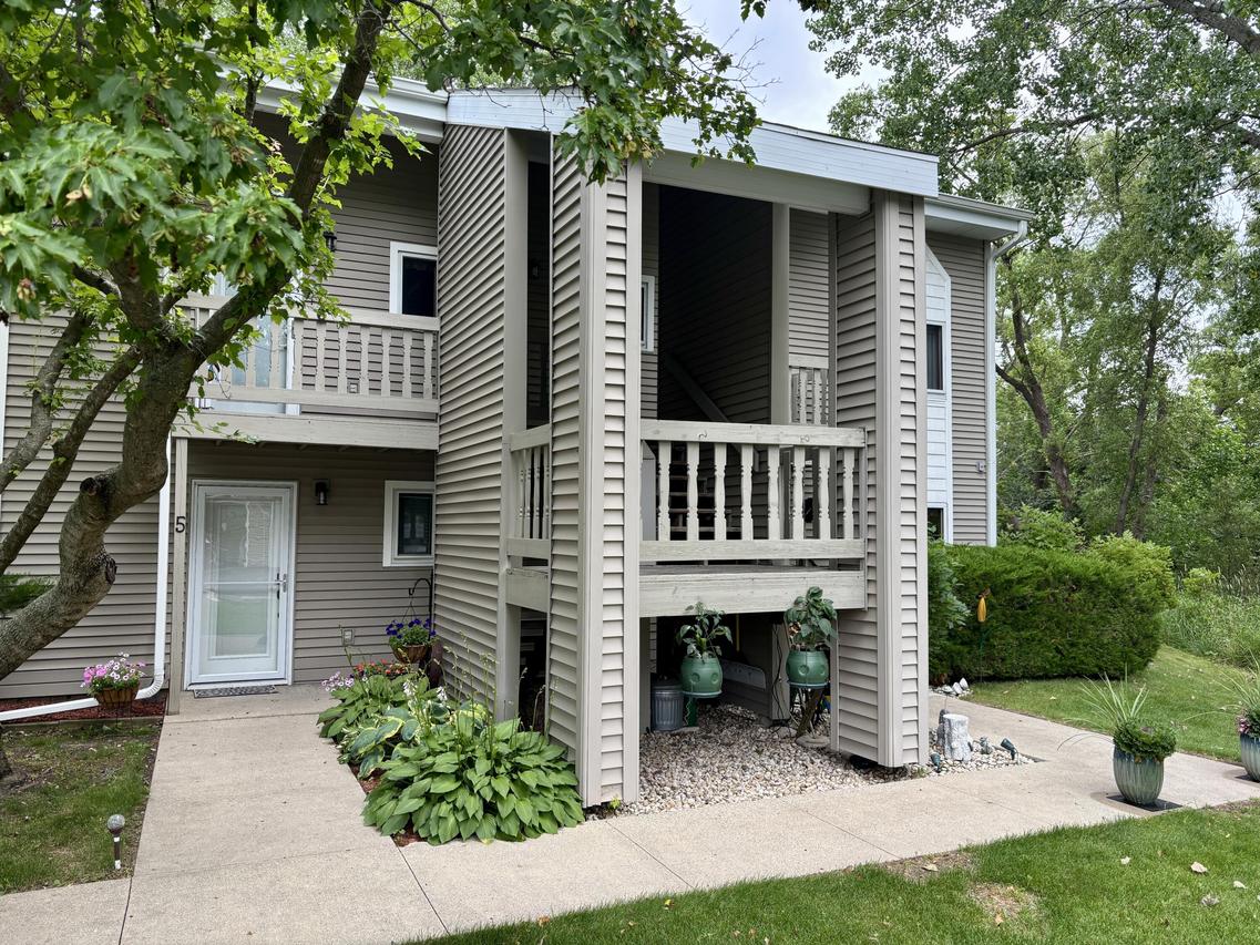 717 E Lakeview Rd #8, Hustisford, WI 53034