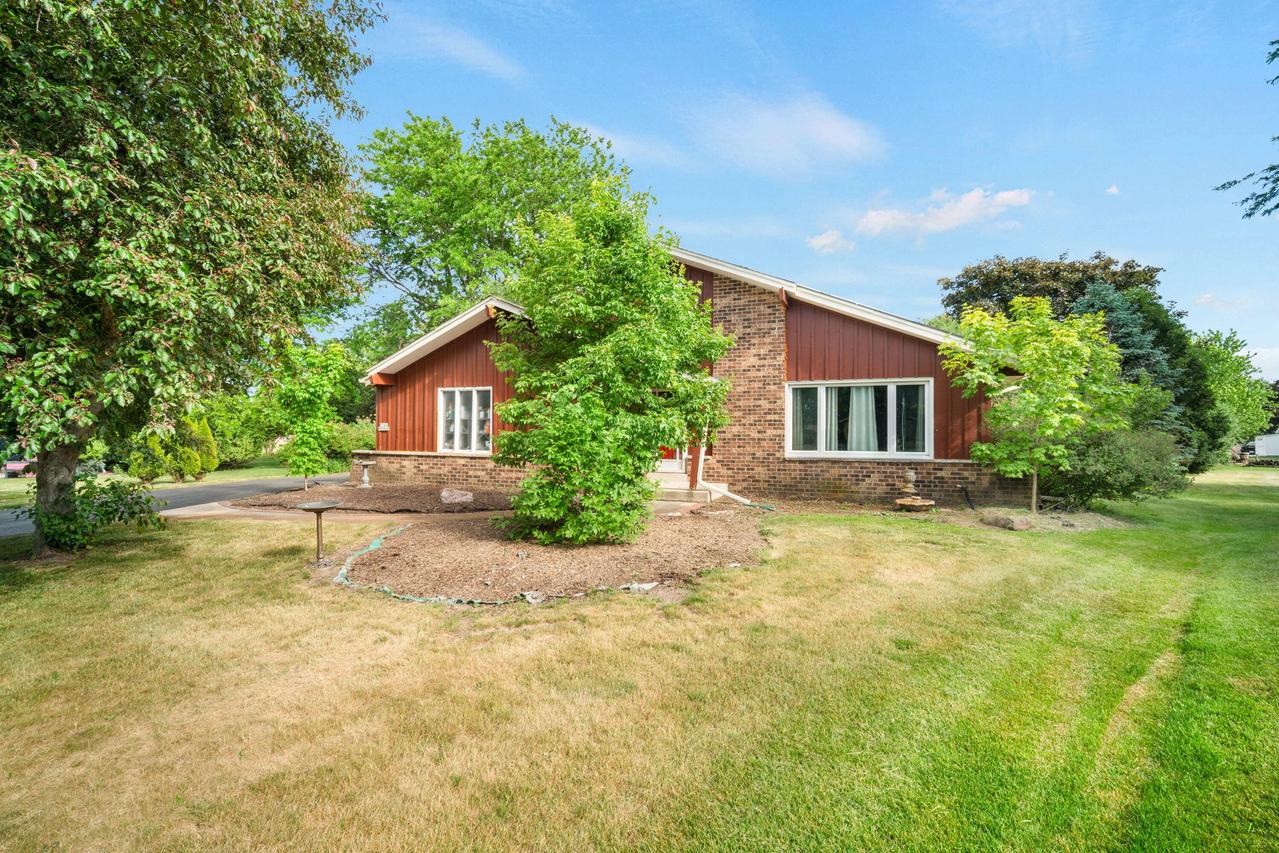 N106W15749 Adams Ct, Germantown, WI 53022