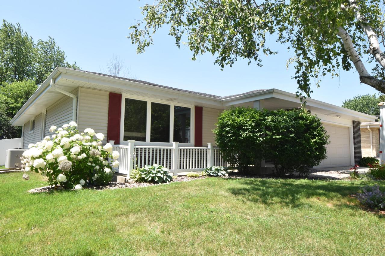 48 Virginia St, Racine, WI 53405