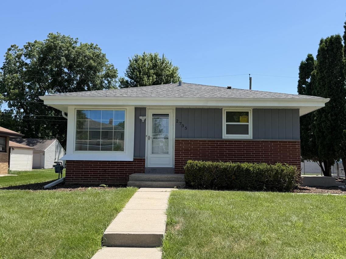 2735 E Bolivar Ave, Saint Francis, WI 53235