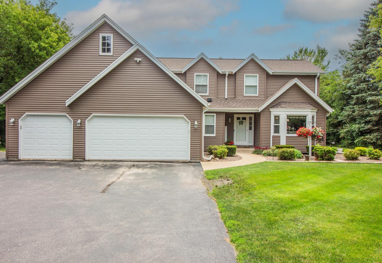 2729 Pleasant Valley, Jackson, WI 53037