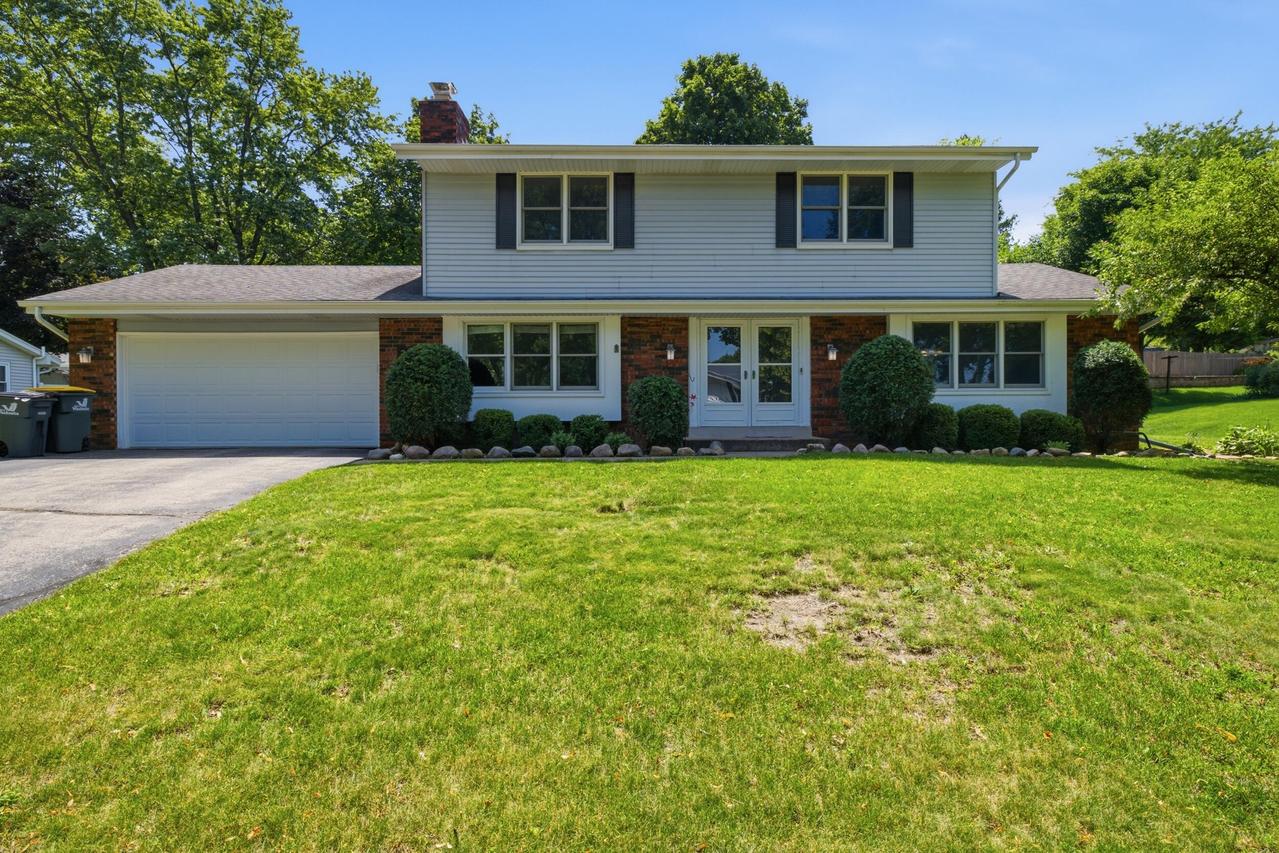 2319 Napa Trl, Waukesha, WI 53188