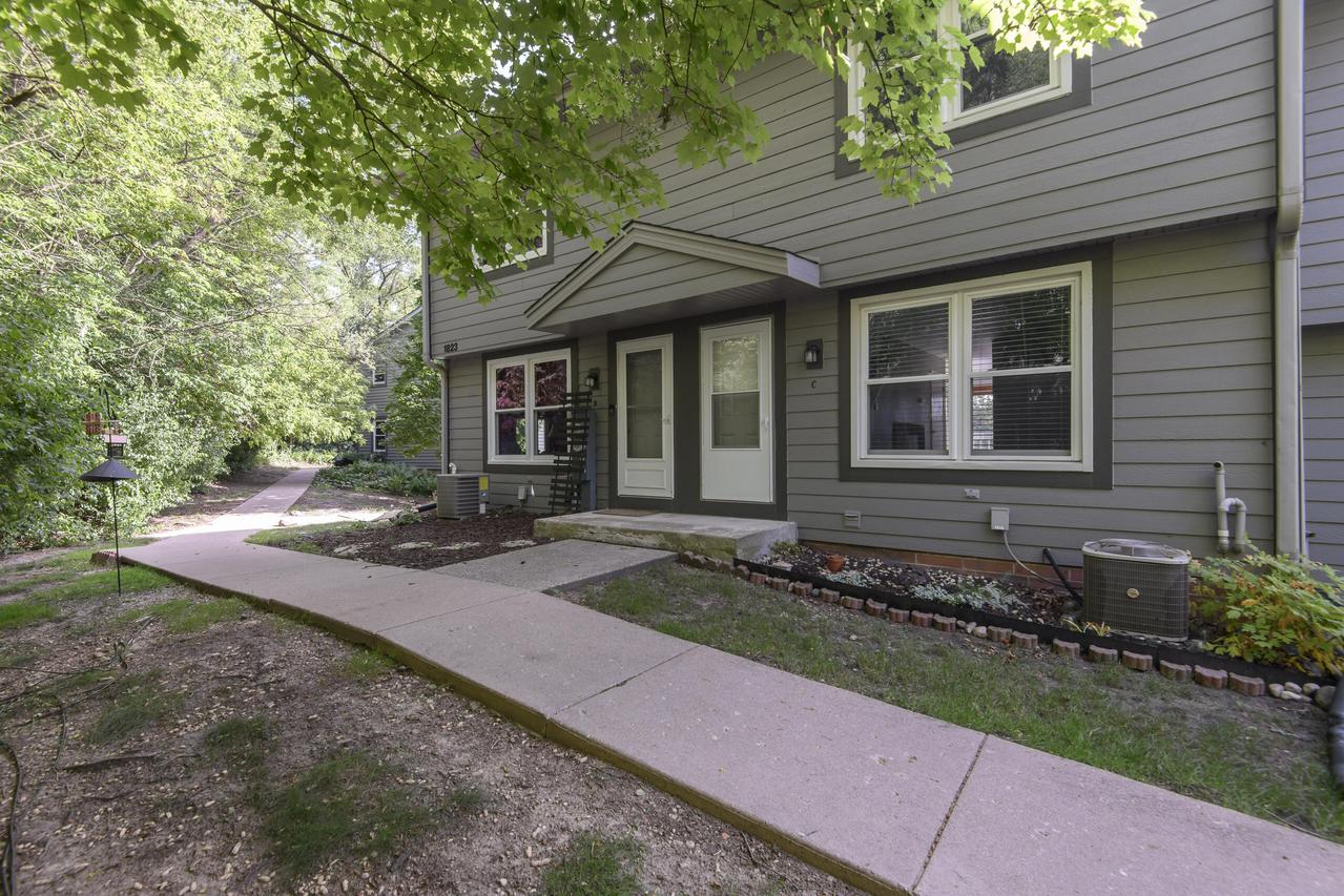 1823 Paramount Dr #C, Waukesha, WI 53186