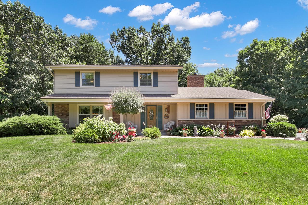 N109W20965 Mountbrooke Dr, Germantown, WI 53022
