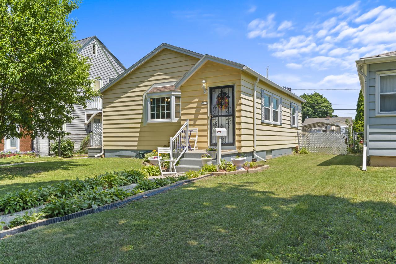 3818 S 18th St, Milwaukee, WI 53221