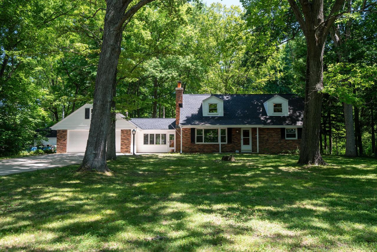 9410 S 15th Ave, Oak Creek, WI 53154