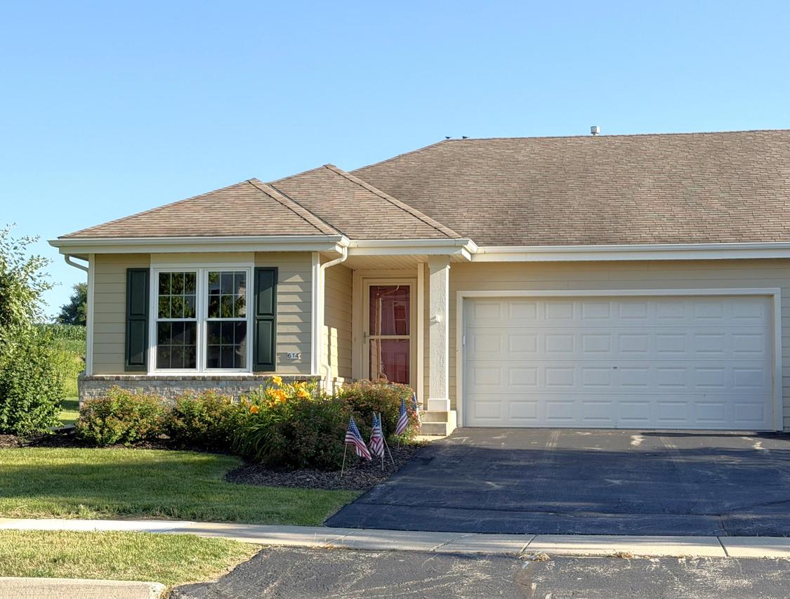 614 Belmont Dr, Watertown, WI 53094