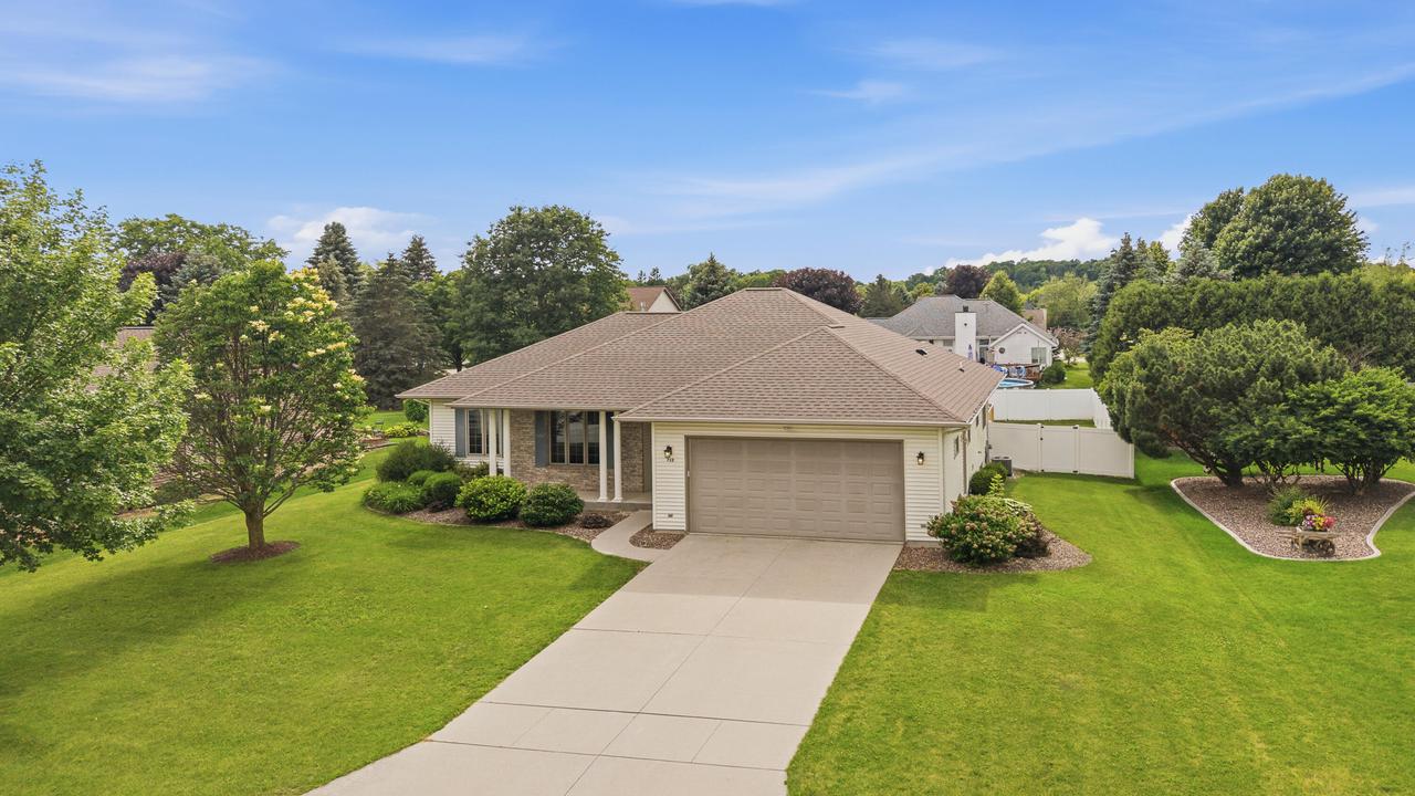 712 Ash Cir, Plymouth, WI 53073