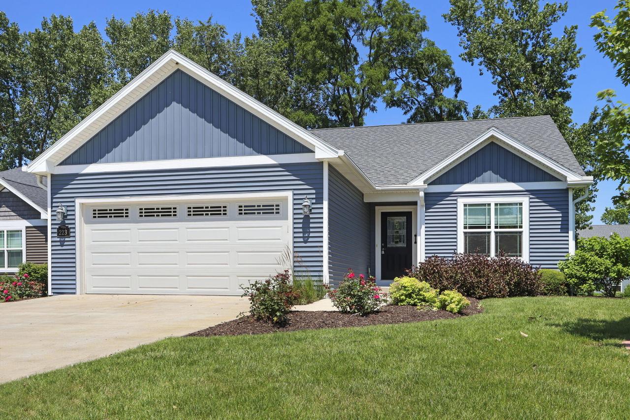 223 Summerhaven Ln, Lake Geneva, WI 53147