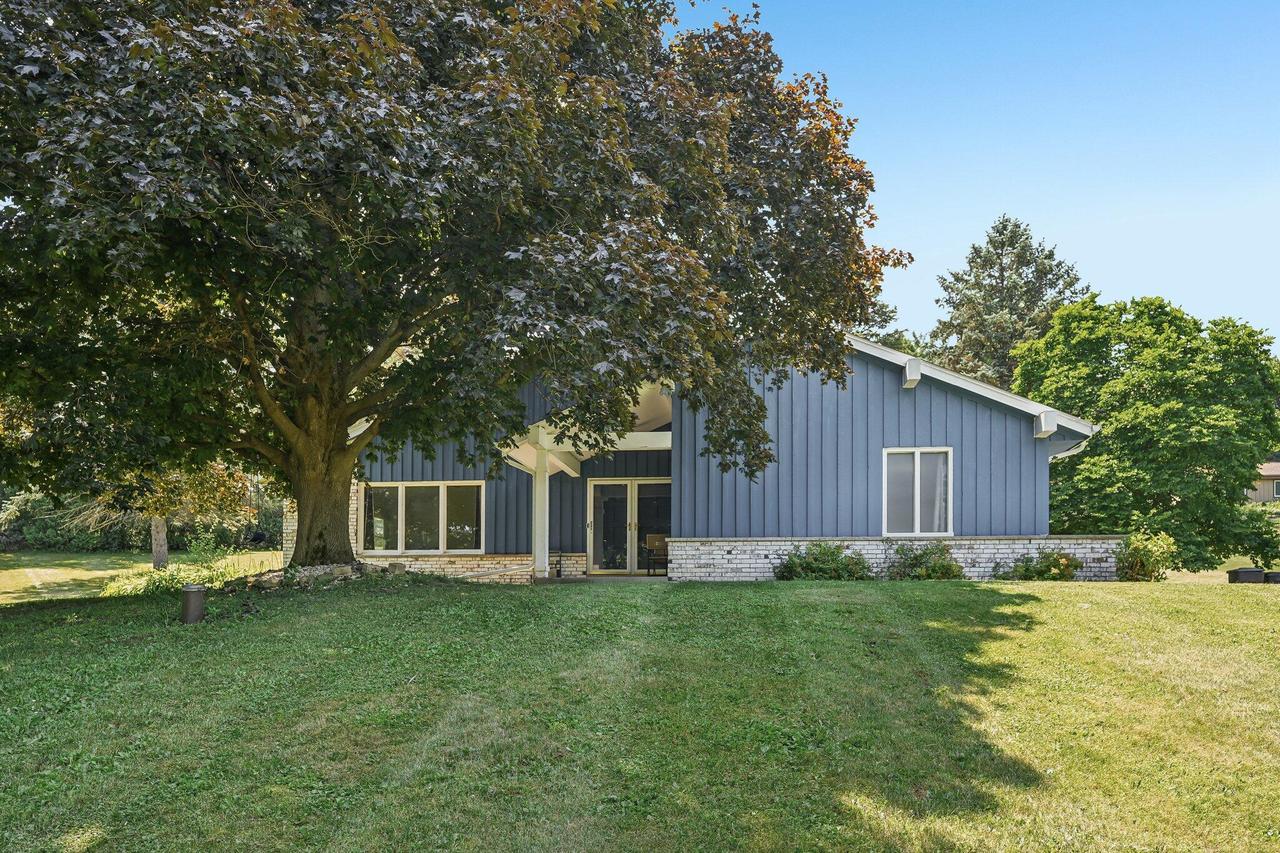S29W29947 S Bethesda Cir, Genesee, WI 53188