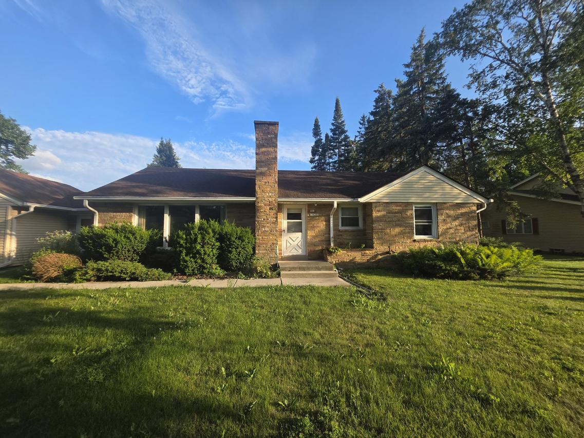 N81W16201 Robinhood Dr, Menomonee Falls, WI 53051