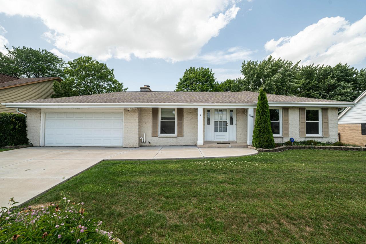 12600 W Wilbur Dr, New Berlin, WI 53151