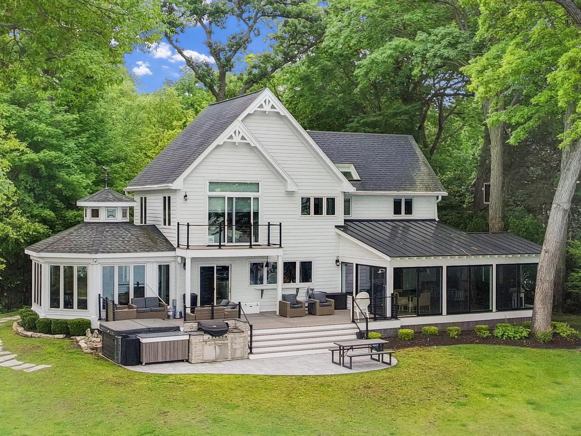 2145 E Lake Shore, Twin Lakes, WI 53181
