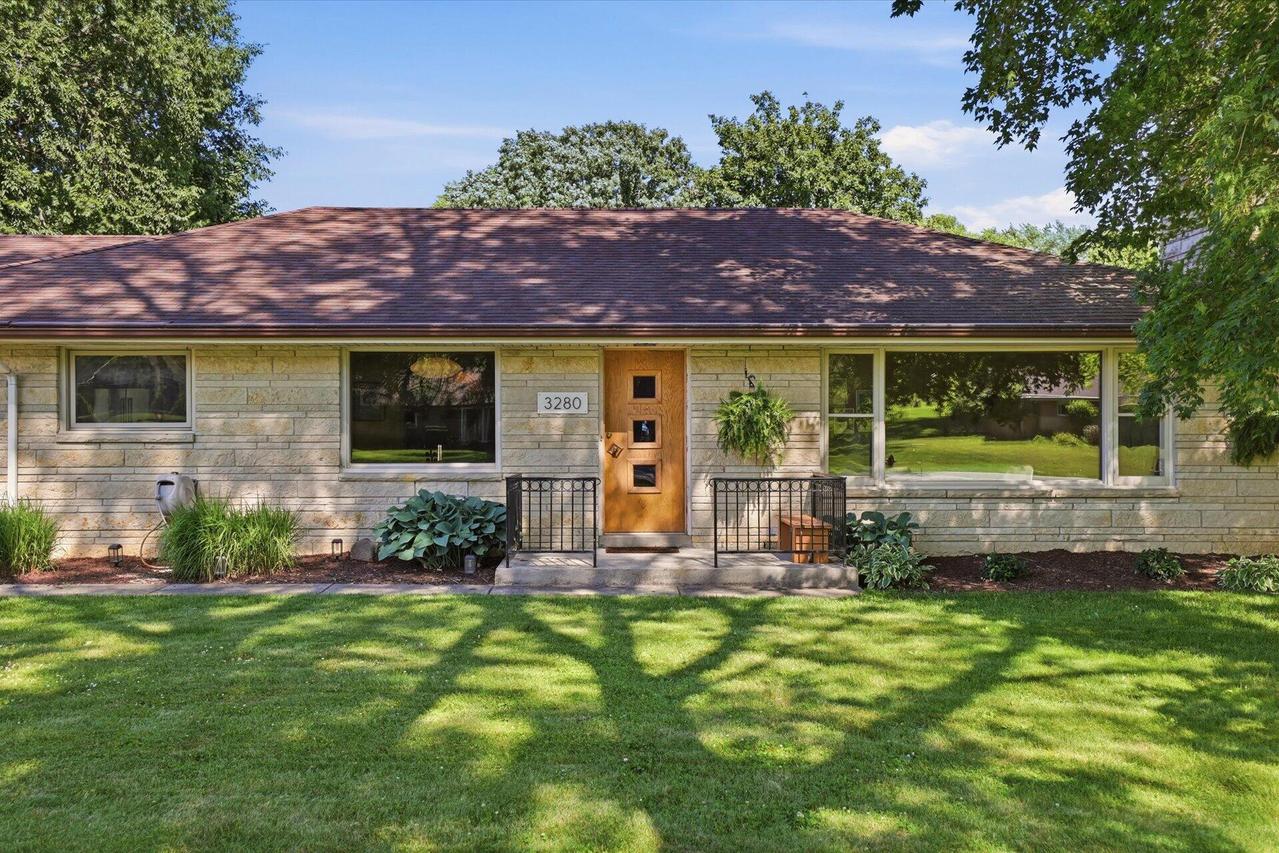 3280 San Marcos Dr, Brookfield, WI 53005