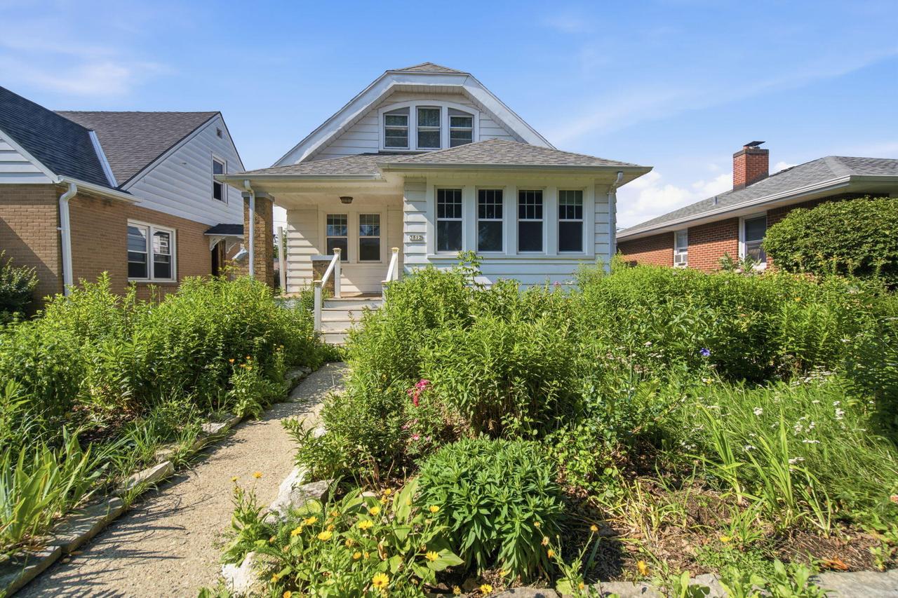 3812 E Carpenter Ave, Cudahy, WI 53110
