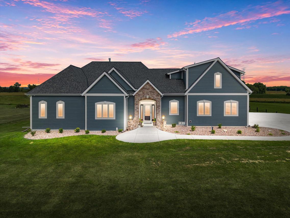 W187S10596 Kelsey Dr, Muskego, WI 53150