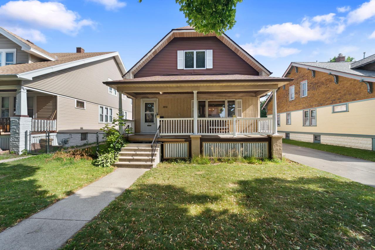 2910 W Mitchell St, Milwaukee, WI 53215