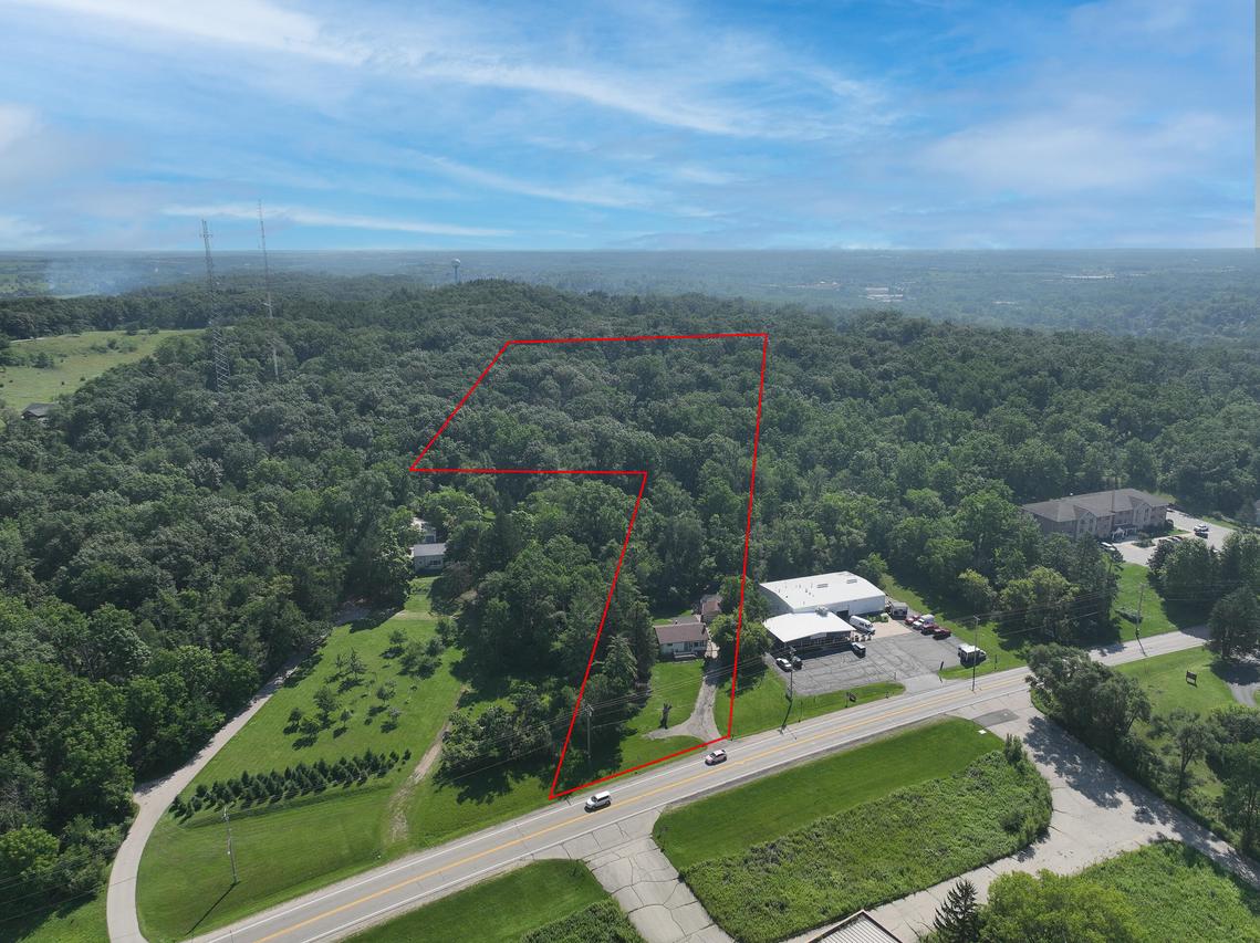 1475 Elkhorn Rd, Lake Geneva, WI 53147