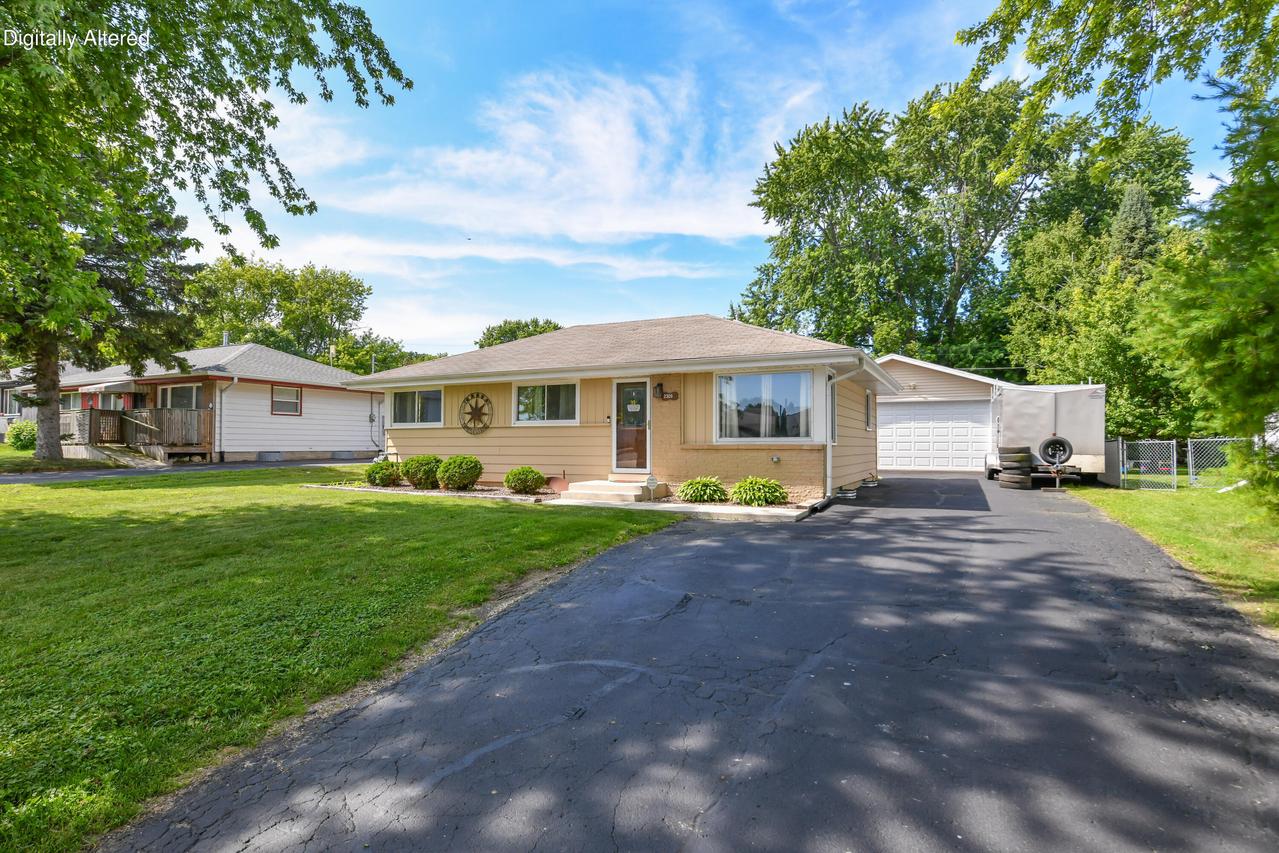 2526 Indian Trl, Caledonia, WI 53402