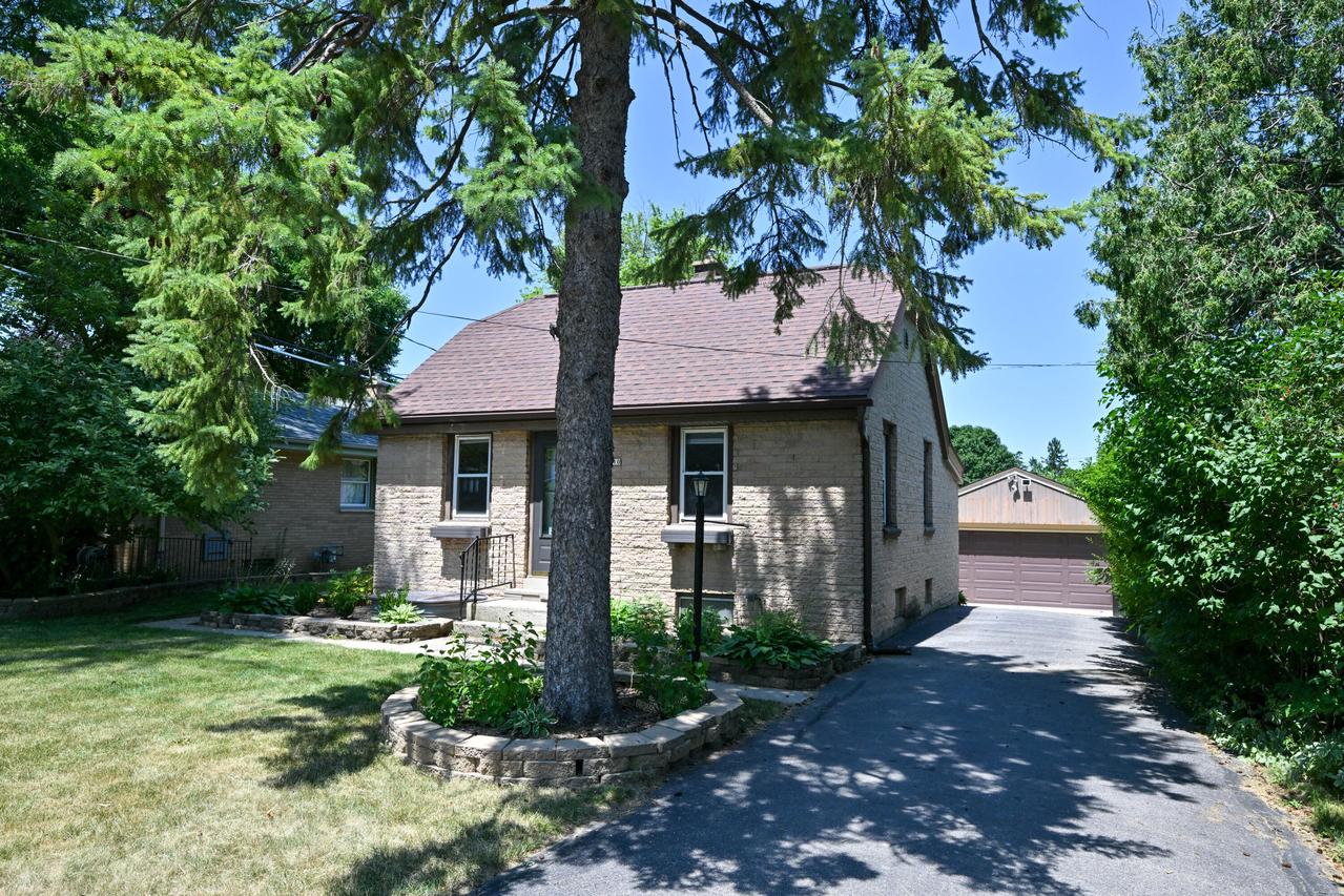 11510 W Wisconsin Ave, Wauwatosa, WI 53226