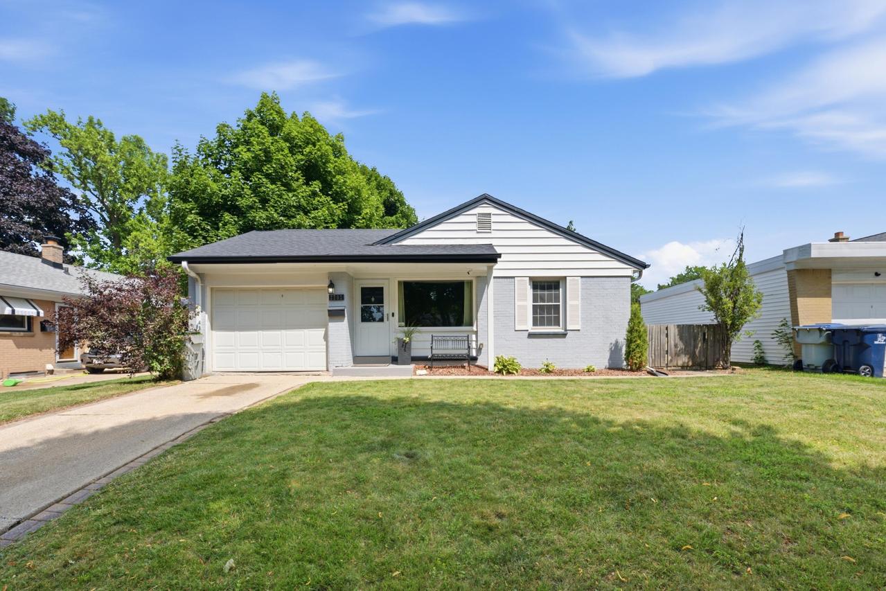 2792 S 58th St, Milwaukee, WI 53219