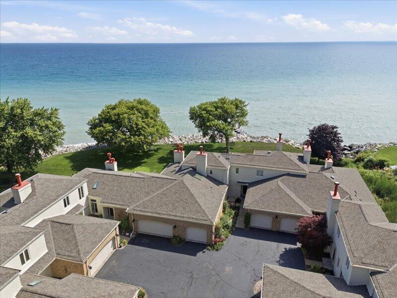 700 Waters Edge Rd #23, Caledonia, WI 53402