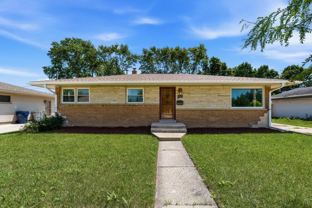 6540 N 91st St, Milwaukee, WI 53224