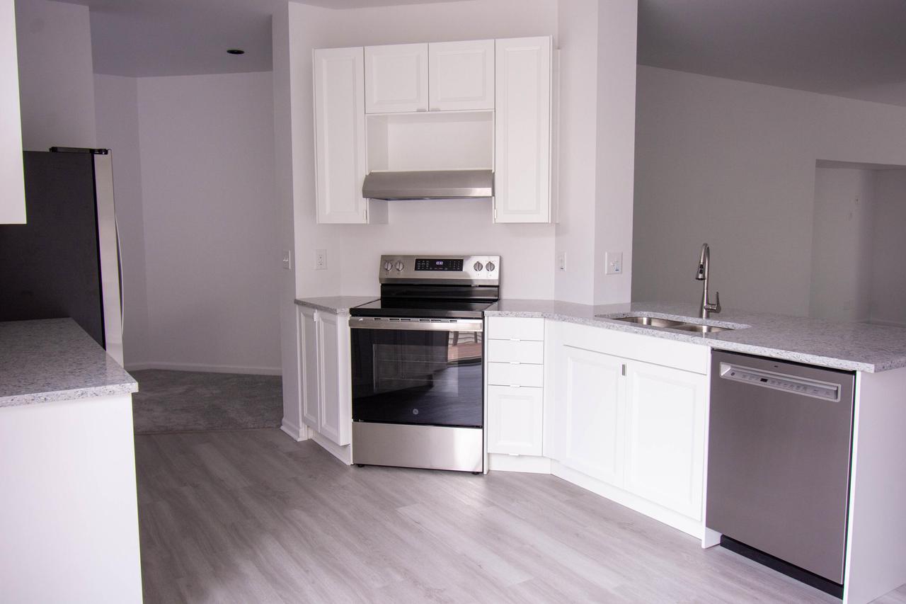 500 S Edwards Blvd #9, Lake Geneva, WI 53147