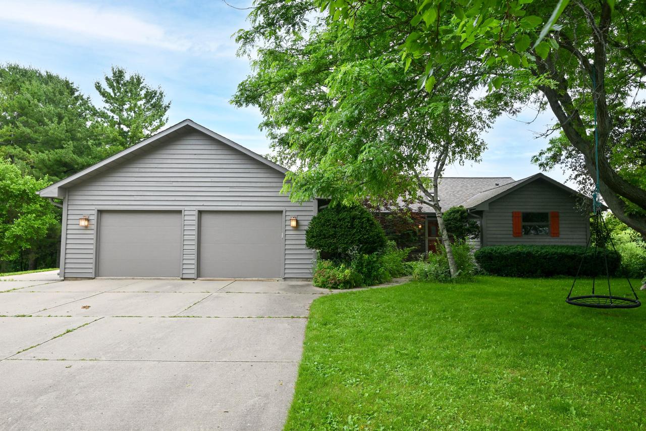 S20W27456 Fenway Dr, Waukesha, WI 53188