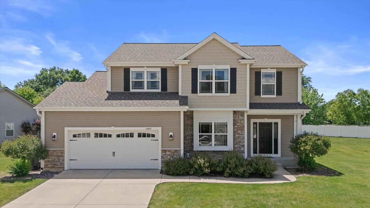 10055 S Chelsea Lee Rd, Oak Creek, WI 53154