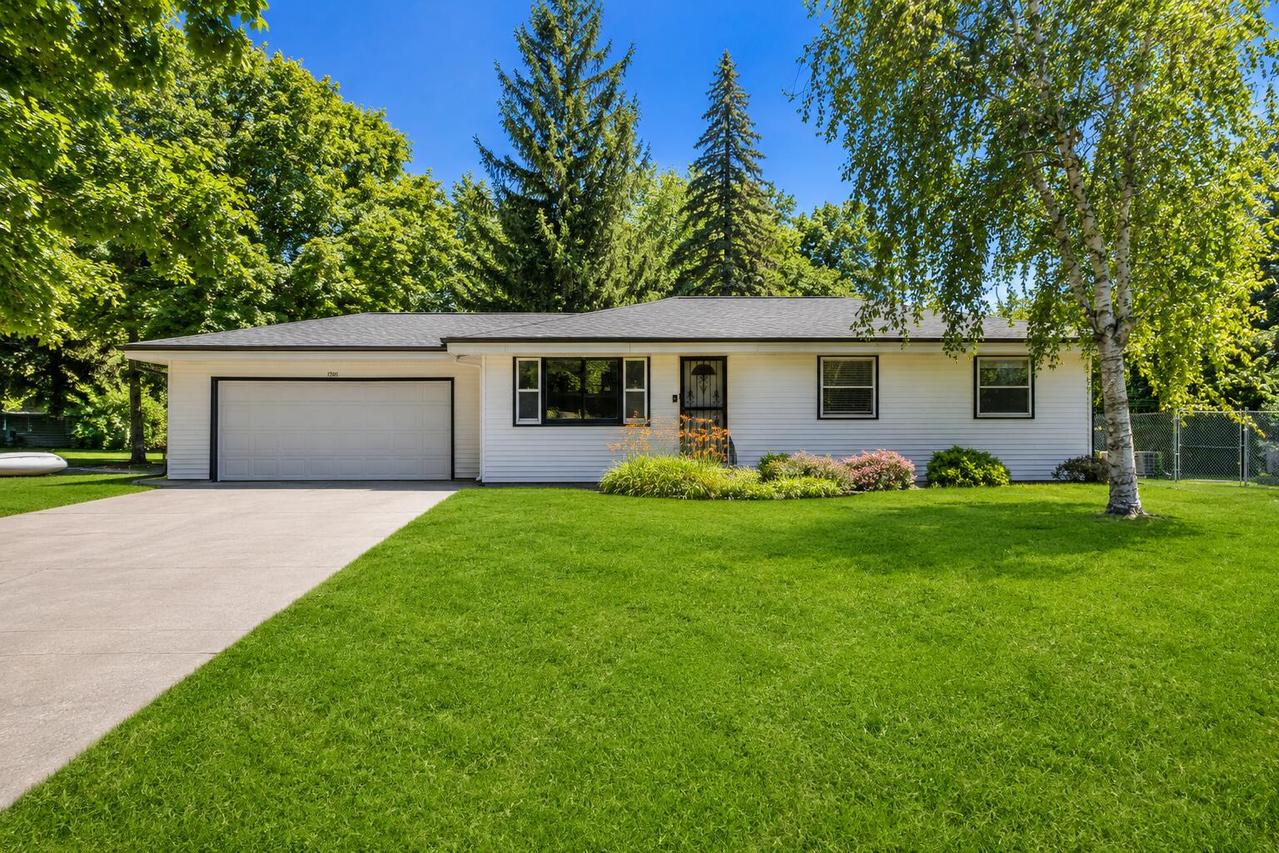 17701 W Rogers Dr, New Berlin, WI 53146