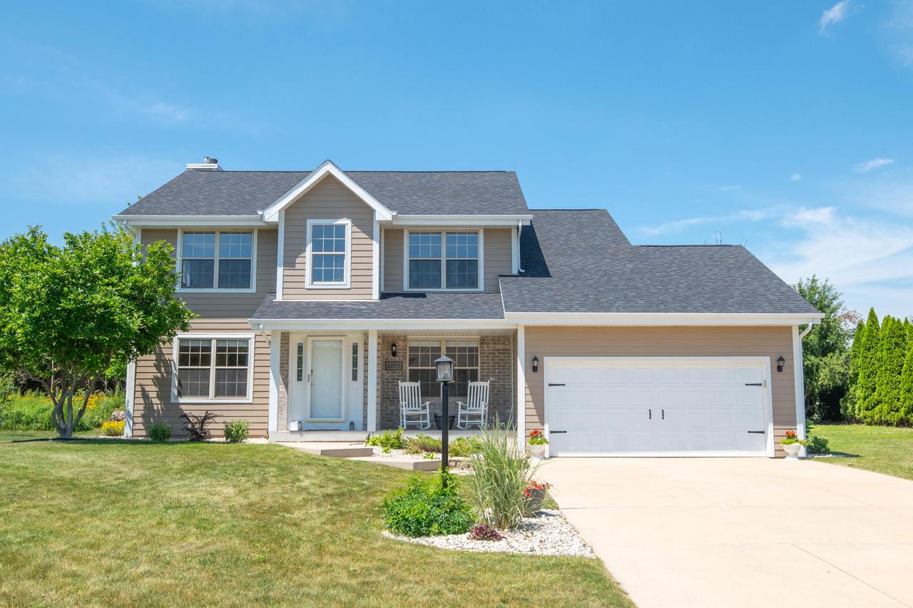 13575 W Foxwood Ct, New Berlin, WI 53151