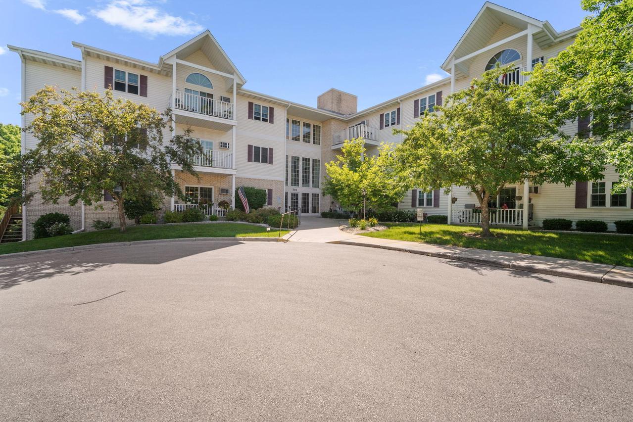715 Canterberry Ct #101, West Bend, WI 53090