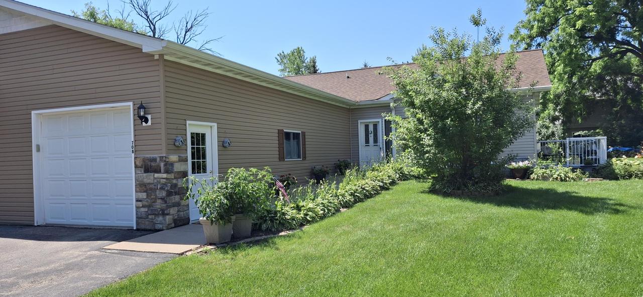 708 Riverview Ct, Jefferson, WI 53549