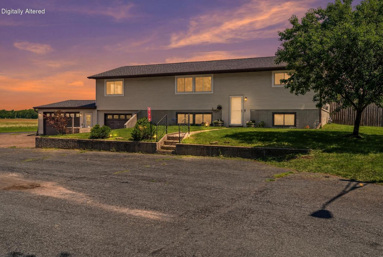 W7070 2nd St, Onalaska, WI 54650