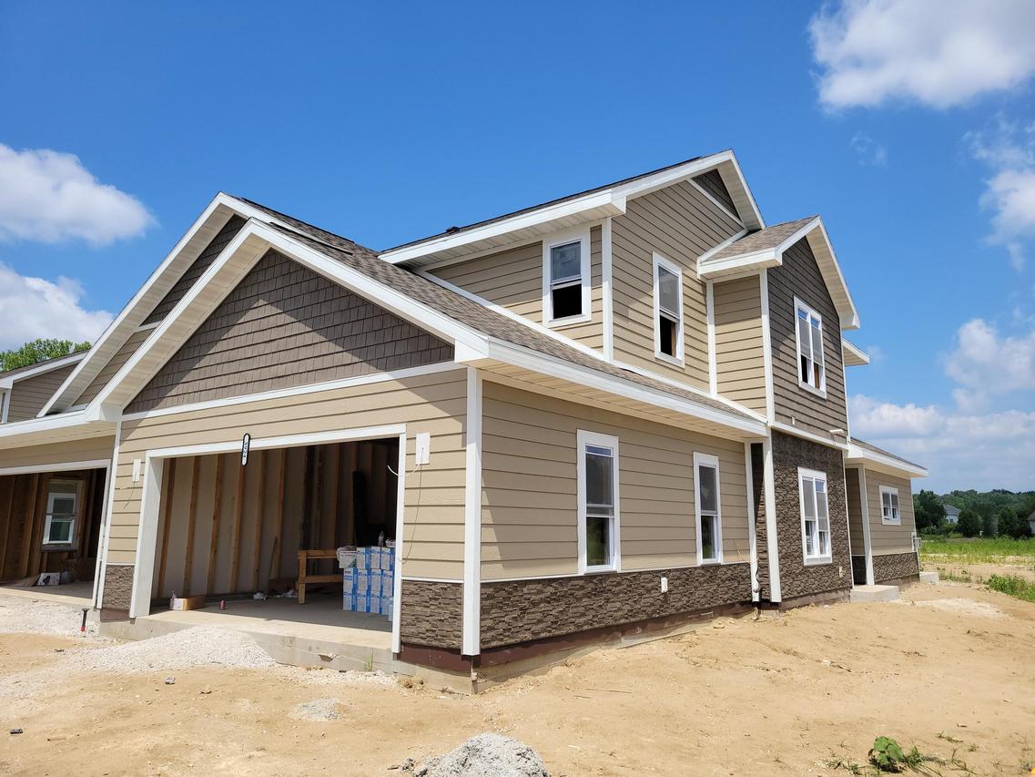 3924 Willow Dr, Waukesha, WI 53189