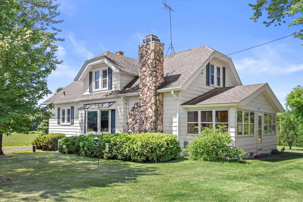 21115 W Lincoln Ave, New Berlin, WI 53146